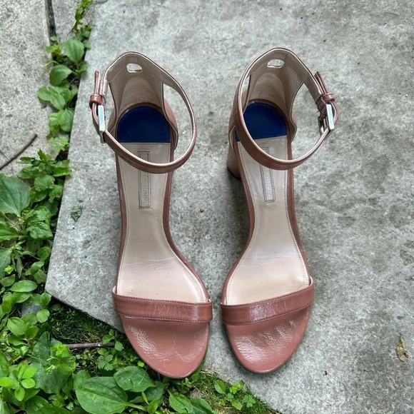 Stuart Weitzman 75 Less  Nudist Sandals, size 9 - Picture 4 of 16